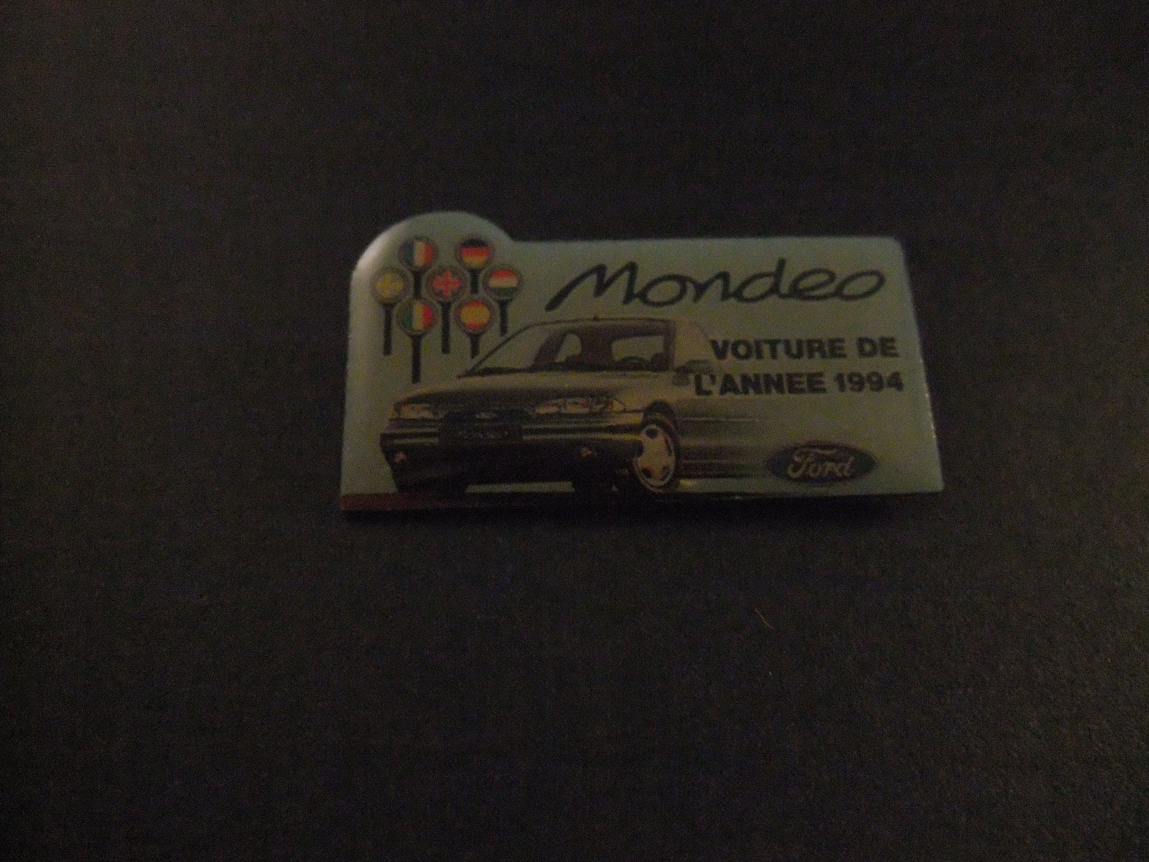 Ford Mondeo auto van het jaar 1994 ( met auto)